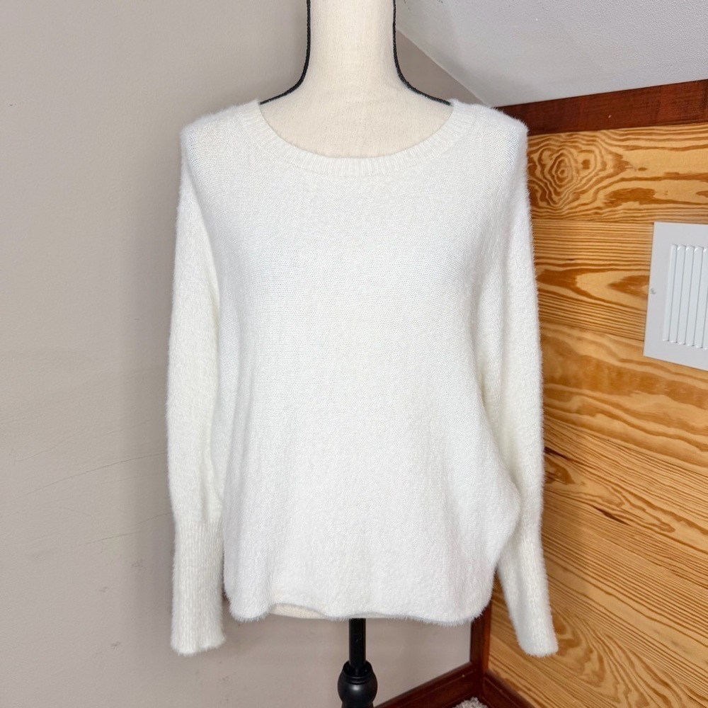 Jessica Simpson White Dolman Long Sleeve Fuzzy Cropped Sweater Medium M Winter